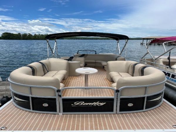 24 Ft LG Pontoon