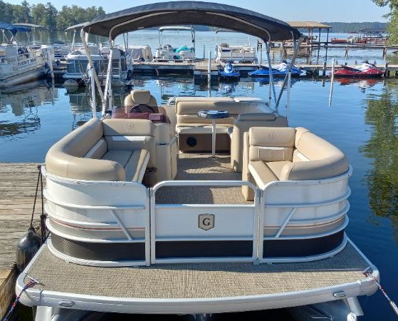 22 Ft DLX Pontoon